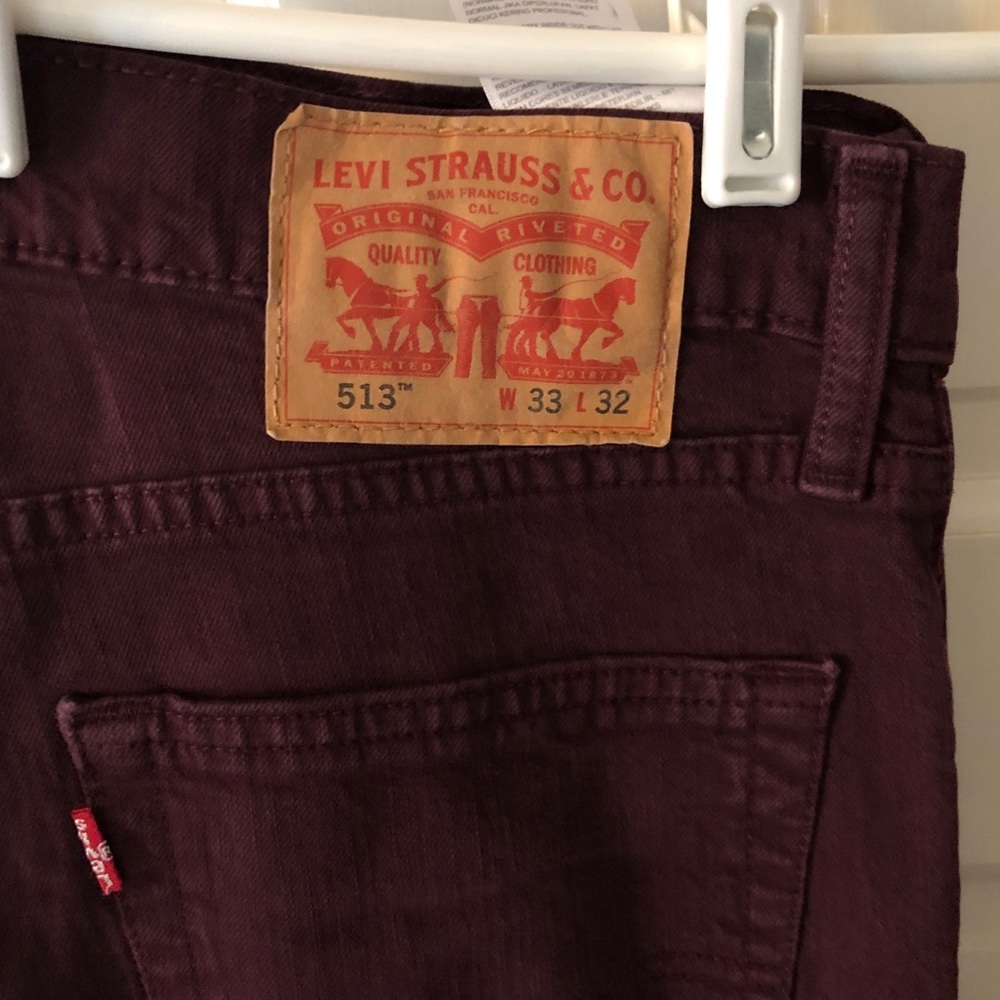 Men’s Levi 513 merlot colored jeans